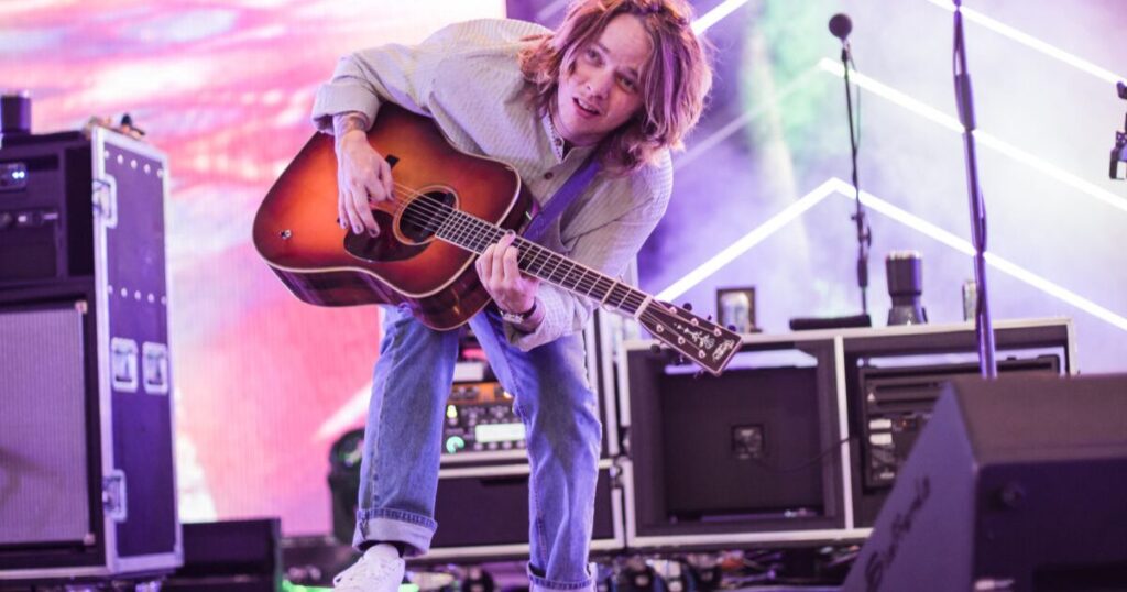 how much does billy strings make per show